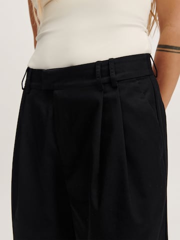 Tatiana Zidekova - Pierna ancha Pantalón plisado en negro