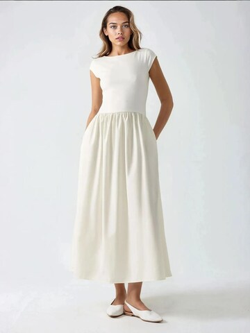Hiccup Dress in Beige: front