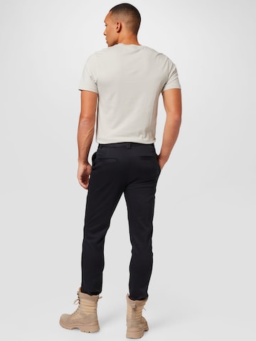 Regular Pantalon chino 'Silas' ABOUT YOU en noir