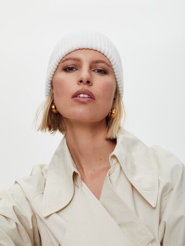 Karolina Kurkova Originals Lue 'Aylin' i hvit