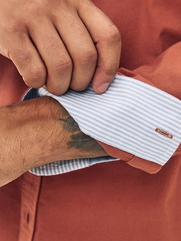 Coupe regular Chemise Next en marron