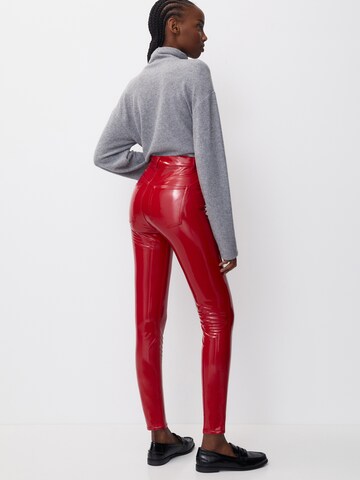 Skinny Pantalon Pull&Bear en rouge