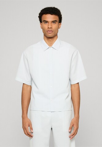 Coupe regular Chemise Urban Classics en bleu : devant