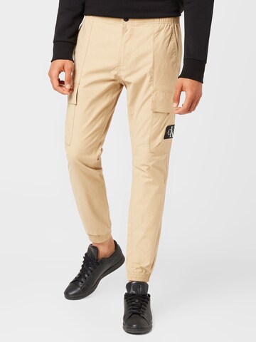 Calvin Klein Jeans Tapered Cargo trousers in Beige: front