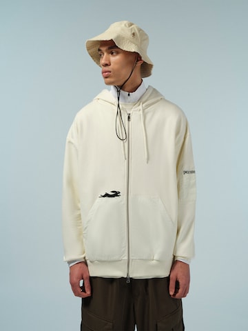 Pacemaker Zip-Up Hoodie 'Jamal' in White: front