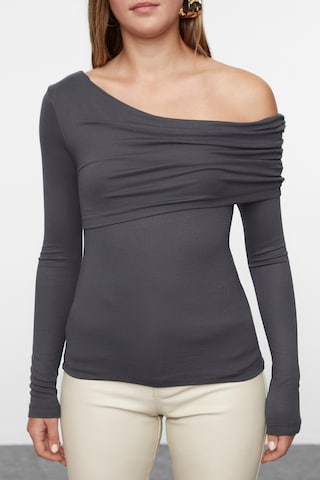 Trendyol Shirt in Grey