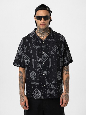 Dandalo Comfort fit Button Up Shirt in Black: front