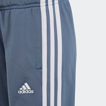 ADIDAS SPORTSWEAR Treenipuku 'Essentials' värissä sininen