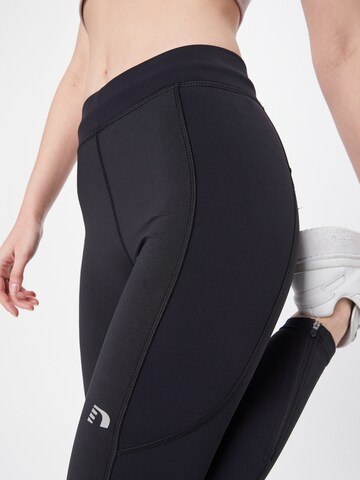 Skinny Pantaloni sportivi di Newline in nero