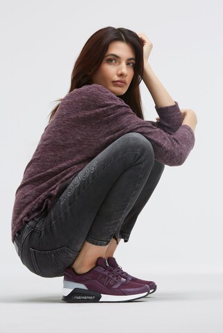 Soccx Sneakers in Red: front