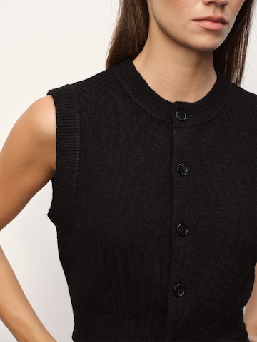 RÆRE by Lorena Rae - Colete em preto