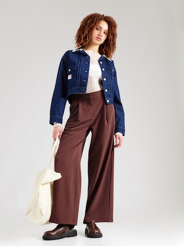 studioselectLoosefit Hlače s naborima 'Elsa' - smeđa boja