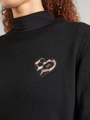 ABOUT YOU Neulepaita 'Rabea' värissä musta