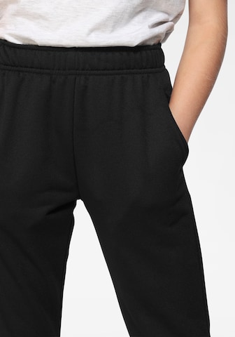 NIKE Regular Sports trousers 'GFX2' in Black
