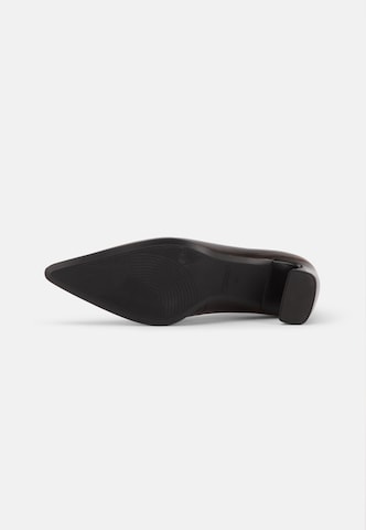 VAGABOND SHOEMAKERS Czółenka 'ILONA' w kolorze brązowy