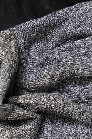 QED London Sweater & Cardigan in L in Grey
