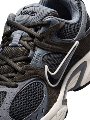 NIKE Športová obuv 'V5 RNR Suede 2' - Sivá