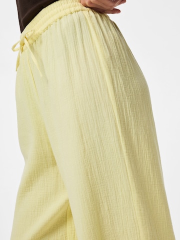 Wide Leg Pantalon PIECES en jaune