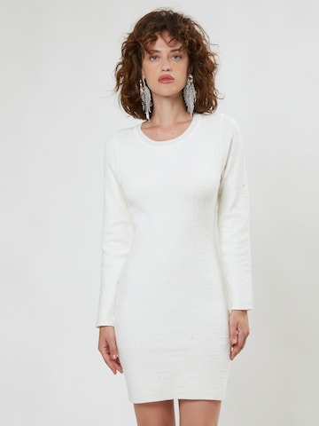 Influencer Knitted dress in White: front