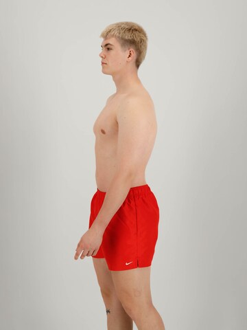 Nike Swim Regular Badeshorts in Rot