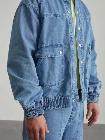 ABOUT YOU x Benny Cristo Between-Season Jacket 'Ramon' in Blue