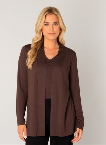 BASE LEVEL Strickjacke in Braun: Vorderseite