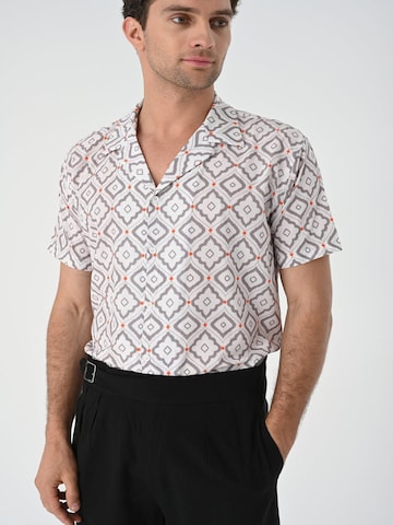 Comfort fit Camicia di Antioch in bianco