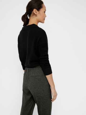 Vero Moda Petite Slimfit Παντελόνι 'Eva' σε πράσινο