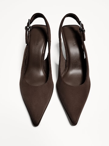 Escarpins à bride arrière Bershka en marron