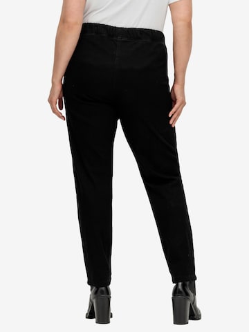 SHEEGO Slimfit Spodnie w kolorze czarny