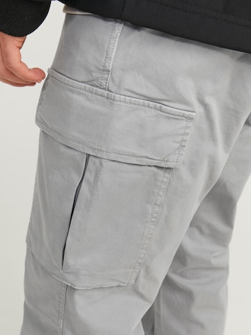 Regular Pantalon cargo 'Ace Tucker' JACK & JONES en gris