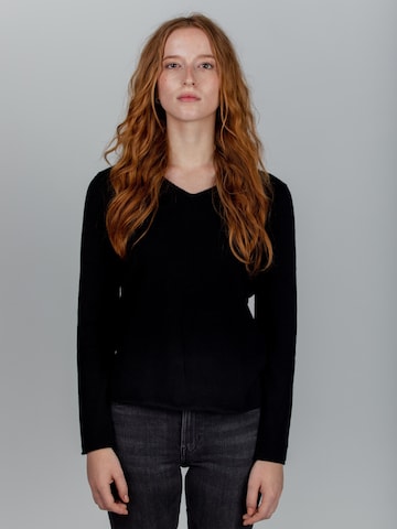 Harmount Sweater in Black: front
