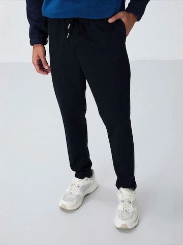 Tommy Life Tapered Workout Pants 'Jogginghose' in Black