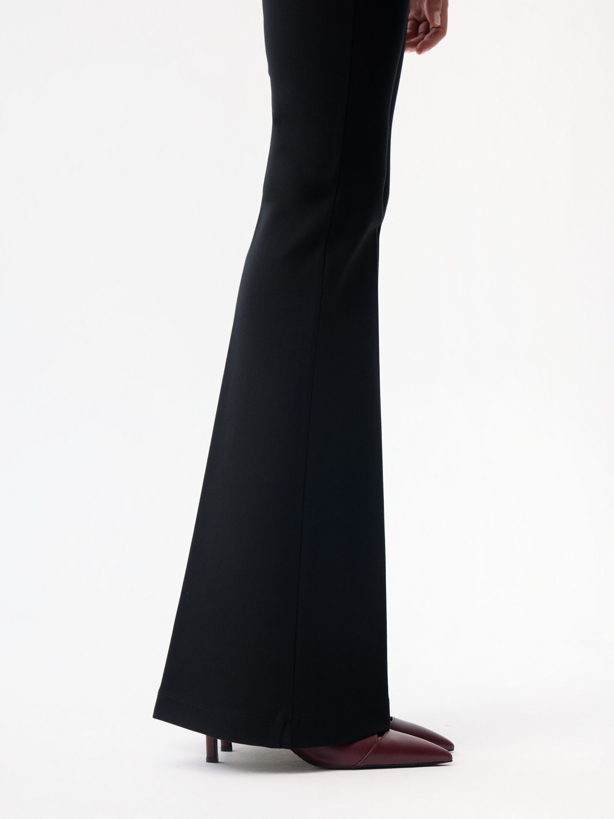 adl Regular Pants in Black