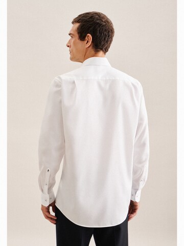 Coupe regular Chemise business SEIDENSTICKER en blanc