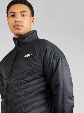 Nike Sportswear Jacke in Schwarz