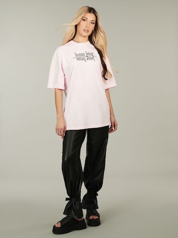 ABOUT YOU x Alina Eremia - Camiseta 'Cosima' en rosa