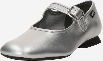 Ballerina con cinturino 'Casi Myra' di CAMPER in grigio: frontale