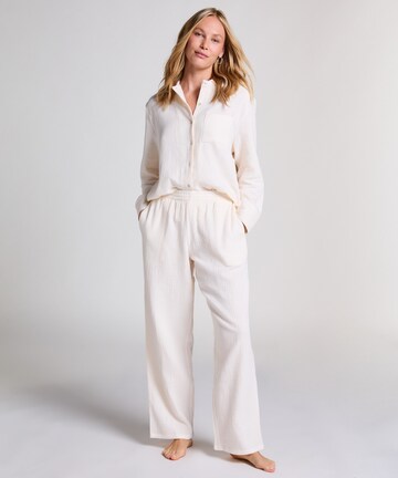 Pantaloni de pijama de la Hunkemöller pe alb: față