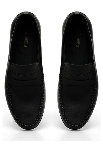 GARAMOND Moccasins in Black