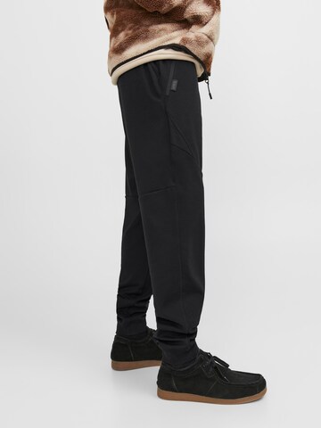 Tapered Pantaloni di JACK & JONES in nero