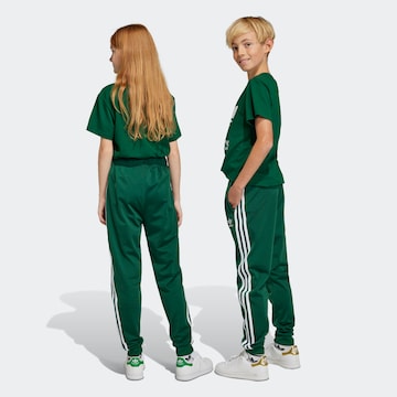 Tapered Pantaloni 'Adicolor Sst' de la ADIDAS ORIGINALS pe verde