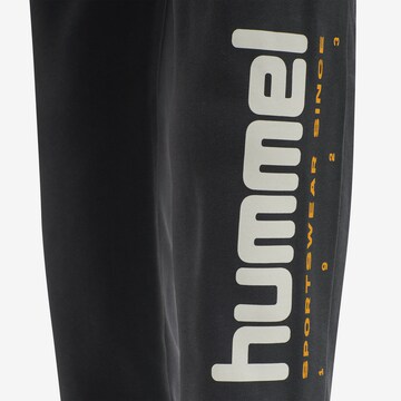 Hummel Regular Urheiluhousut 'Manfred' värissä harmaa