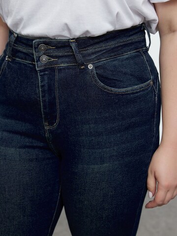 Trendyol Curve Skinny Τζιν σε μπλε