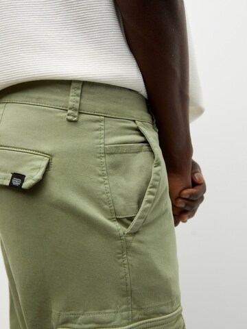 Regular Pantalon cargo Pull&Bear en vert