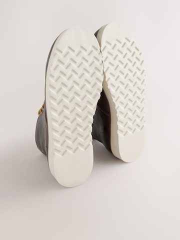 Next - Botas com atacadores em castanho