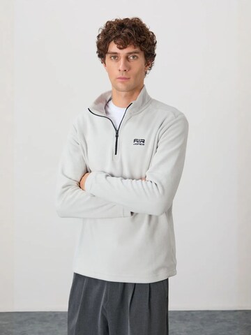 Tommy Life Sweater in Grey