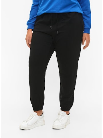 Zizzi Tapered Pants in Black: front