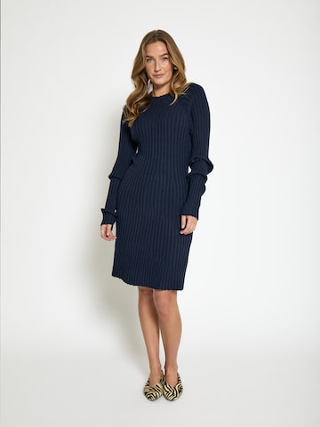 Robes en maille 'Anna' Peppercorn en bleu : devant