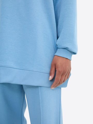 TATES Sweatshirt in Blau